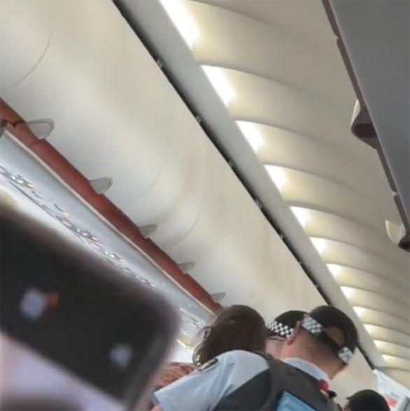 Woman booted off Jetstar flight