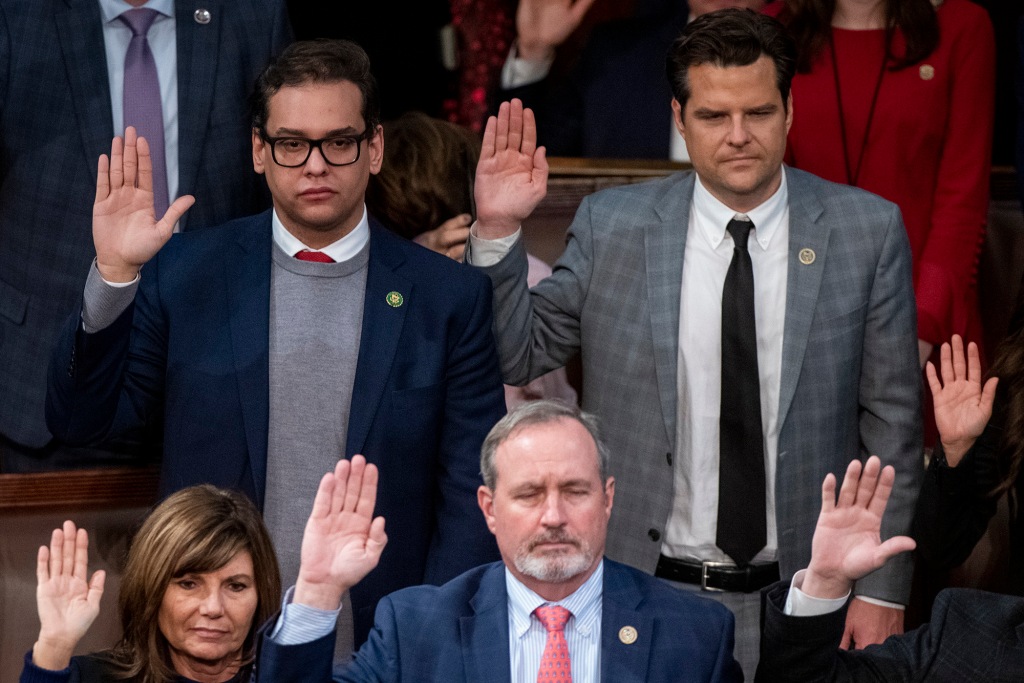 Santos raises his hand during swearing in ceremony