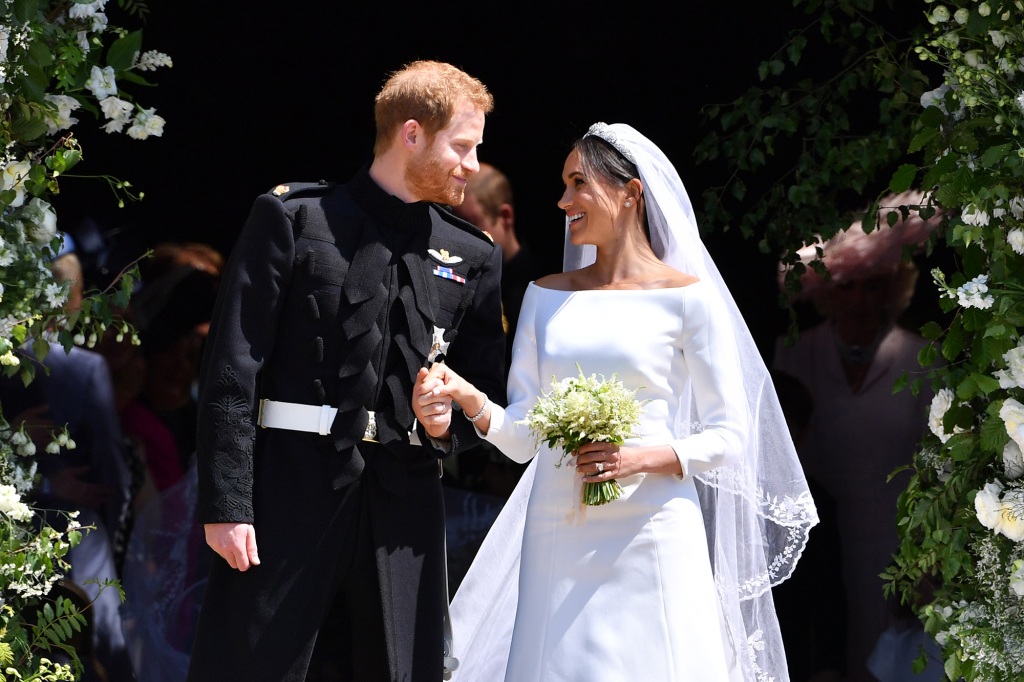 Harry stated that his sister-in-law texted Markle -- who was also dealing with her father -- about her unwillingness to visit their tailor in Kensington Palace and how they should throw a party for the page boys. 