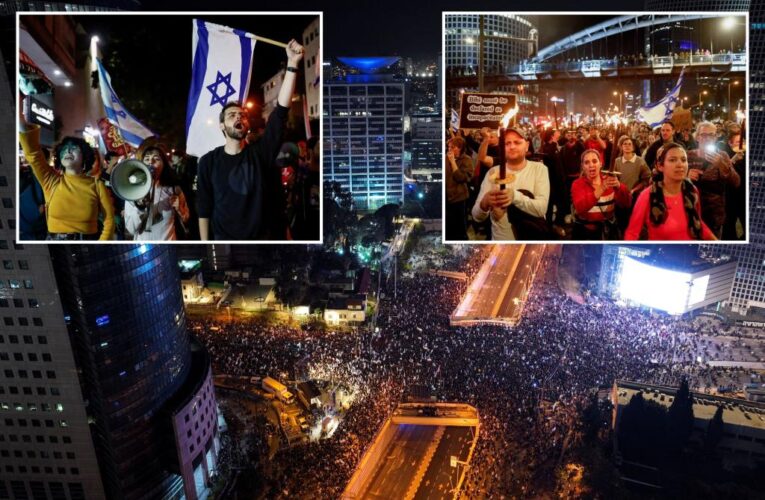 Tens of thousands of Israelis protest against Benjamin Netanyahu justice plans