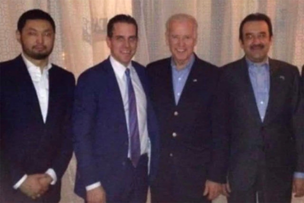 Hunter and Joe Biden with Kazakhstan businessmen at a 2015 dinner