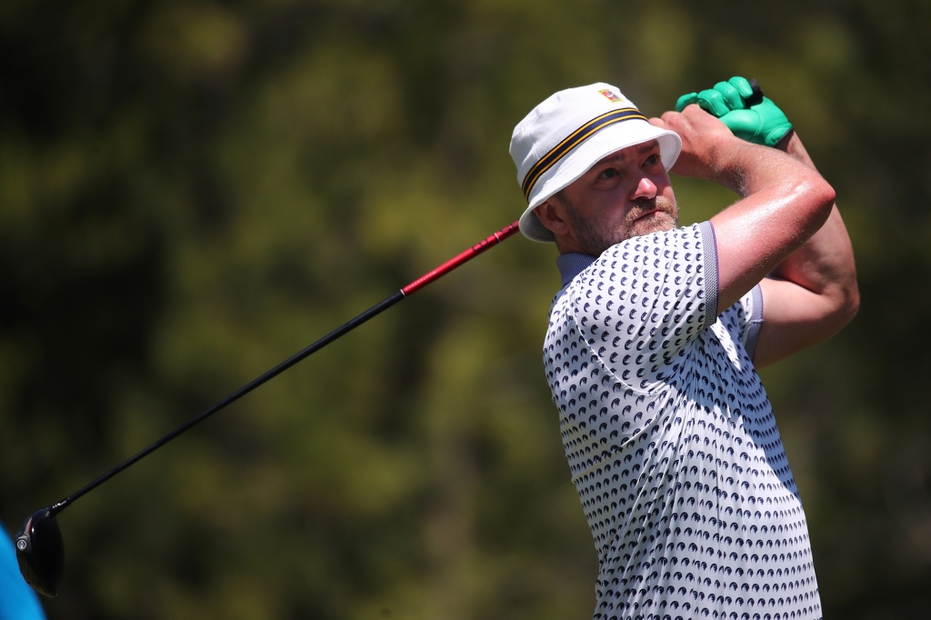 STATELINE, NV - JULY 10: Musician and actor Justin Timberlake plays his shot from the 18th tee during the final round of the American Century Championship at Edgewood Tahoe Golf Course on July 10, 2022 in Stateline, Nevada. (Photo by Isaiah Vazquez/Clarkson Creative/Getty Images)