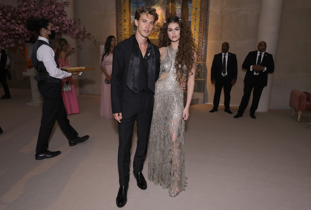 Girlfriend Kaia Gerber met up with Butler backstage at the Globes after his win.