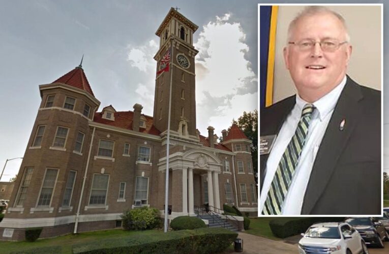 Ex-Arkansas judge Thomas Carruth allegedly solicited sex
