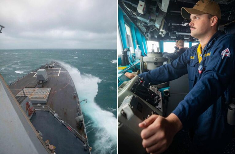 US warship travels through Taiwan Strait angering China