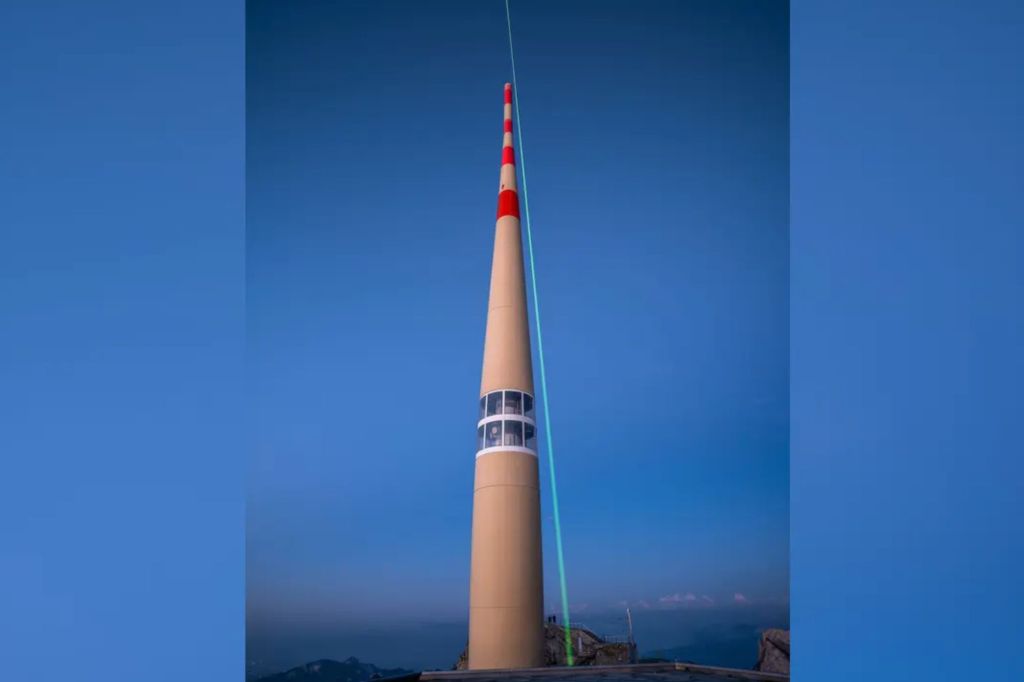 You can get a sense of the height of the tower by looking at the 2 people standing on the cliff in the background.

