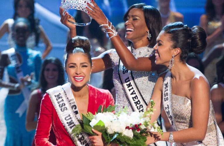 Olivia Culpo says sisters dress up with Miss Universe crown