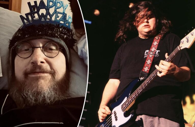 Van Conner, co-founder and bassist of Screaming Trees, dead at 55