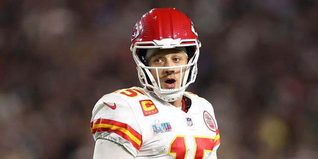 Patrick Mahomes #15 of the Kansas City Chiefs reacts against the Philadelphia Eagles during the fourth quarter in Super Bowl LVII at State Farm Stadium on February 12, 2023 in Glendale, Arizona. 