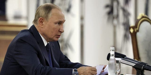 Russian President Vladimir Putin talks to Chinese President Xi Jinping during a meeting on the sidelines of the Shanghai Cooperation Organisation (SCO) summit in Samarkand, Uzbekistan Sept. 15, 2022.  