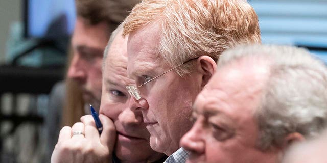 Alex Murdaugh (center) speaks with attorney Jim Griffin during Murdaugh’s double murder trial at the Colleton County Courthouse in Walterboro, S.C., Feb. 3, 2023. 