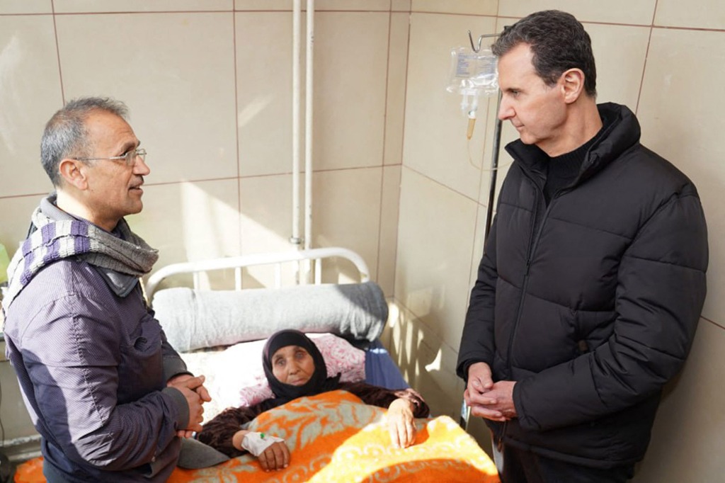  Syria's President Bashar al-Assad (R) visiting a wounded survivor of the earthquake, that hit Turkey and Syria, at a hospital in the northern Syrian city of Aleppo on February 10, 2023. 