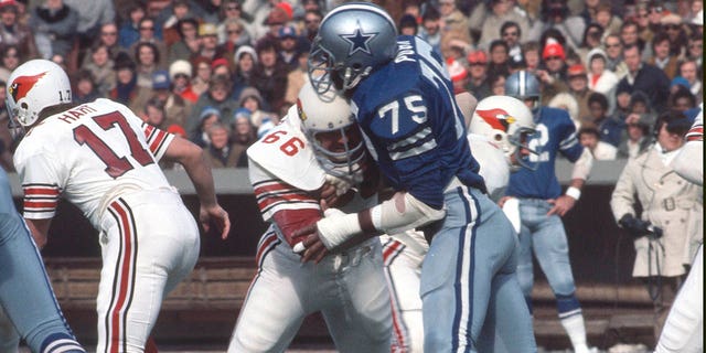 Jethro Pugh #75 of the Dallas Cowboys rushes up against Conrad Dobler #66 of the St. Louis Cardinals during an NFL football game December 3, 1972 at Busch Stadium in St. Louis, Missouri. Pugh played for the Cowboys from 1965-78.