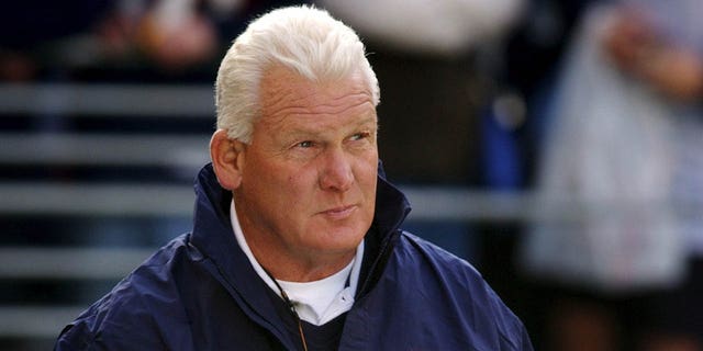 Broncos linebacker coach Larry Coyer before a game against the Seattle Seahawks in Seattle. 