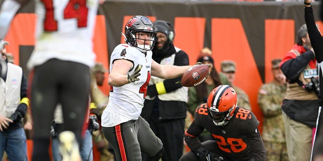 Ko Kieft #41 of the Tampa Bay Buccaneers scores a 5-yard touchdown during the second half against the Cleveland Browns at FirstEnergy Stadium on November 27, 2022 in Cleveland, Ohio.