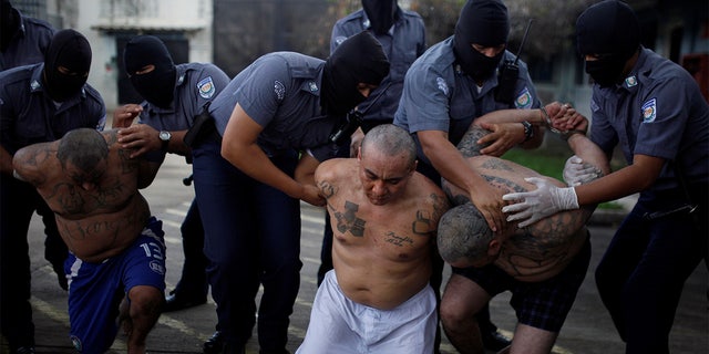 Mara Salvatrucha (MS-13) gang members wait to be escorted upon their arrival at the maximum-security jail in Zacatecoluca, El Salvador October 12, 2017. REUTERS/Jose Cabezas - RC18AE6F6880