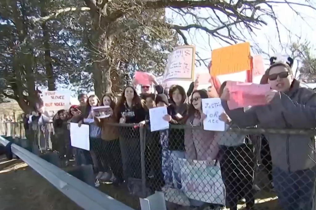 Protesters outside the highschool.