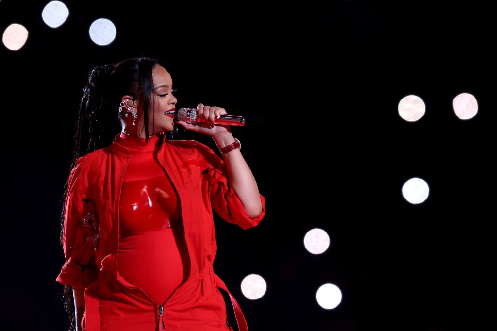 Rihanna sang a dozen songs in just 13 minutes.