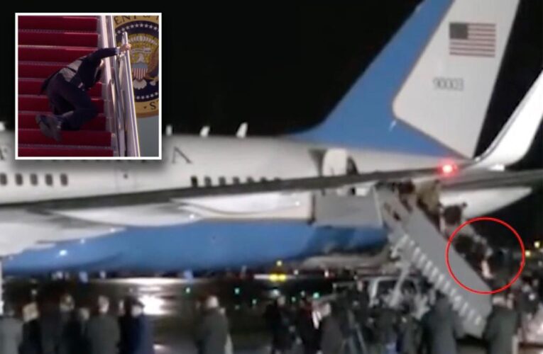 White House staffer takes dramatic fall off Air Force One