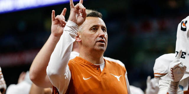 Texas Longhorns head coach Steve Sarkisian