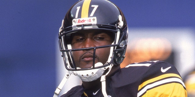 Tee Martin of the Steelers lines up a pass against the Philadelphia Eagles at Three Rivers Stadium in Pittsburgh.