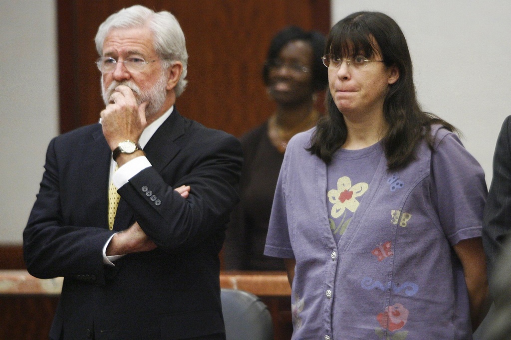 Andrea Yates stands alongside her lawyer, an older man, during her second trial in 2006.