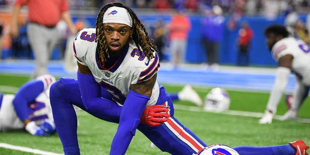 Buffalo Bills safety Damar Hamlin warms up before a game against the Detroit Lions at Ford Field. 