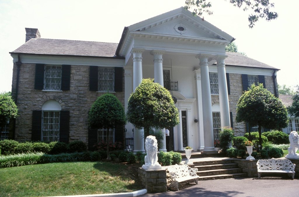 A picture of Elvis Presley's house, Graceland.