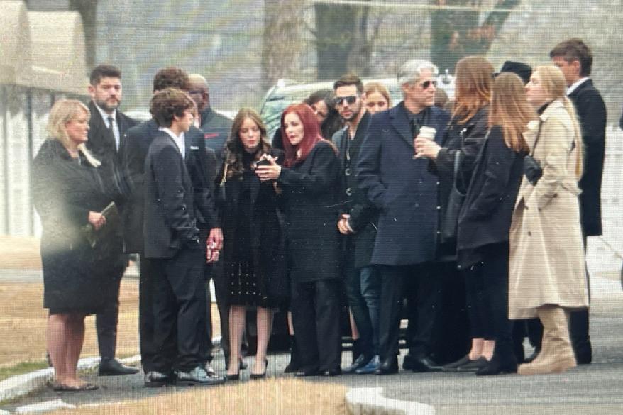 Priscilla Presley leads her family to Lisa Marie Presley’s memorial service at Graceland.