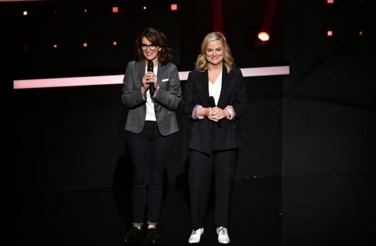 Amy Poehler and Tina Fey announce comedy tour