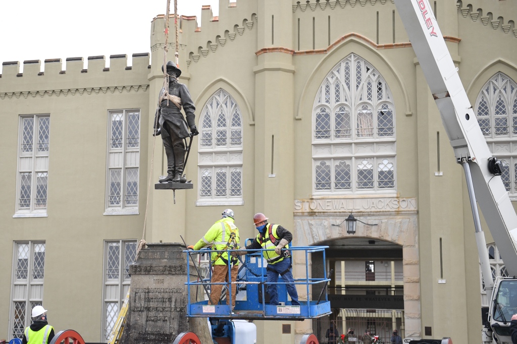 The statue of Confederate Gen. Stonewall Jackson being removed