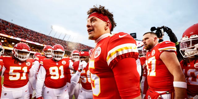 Patrick Mahomes #15 of the Kansas City Chiefs leads a huddle prior to the AFC Championship NFL football game between the Kansas City Chiefs and the Cincinnati Bengals at GEHA Field at Arrowhead Stadium on January 29, 2023 in Kansas City, Missouri.