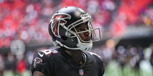 Atlanta wide receiver Calvin Ridley (18) looks into the crowd while walking off the field following the conclusion of the NFL game between the Washington Football Team and the Atlanta Falcons on October 3rd, 2021 at Mercedes-Benz Stadium in Atlanta, GA.