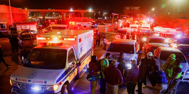 Mexican authorities and firefighters remove injured migrants, mostly Venezuelans, from inside the National Migration Institute building during a fire, in Ciudad Juarez, Mexico March 27, 2023.