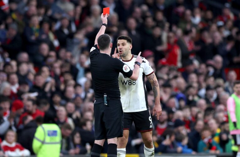 Manchester United 3-1 Fulham: Red Devils fight back for win, Aleksandar Mitrovic sent off for shoving referee