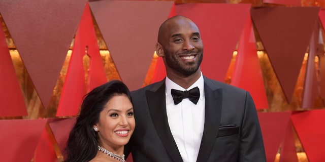 Vanessa Bryant, left, and Kobe Bryant arrive at the Oscars in Los Angeles, March 4, 2018.