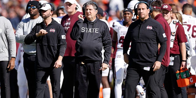 Mississippi State Bulldogs head coach Mike Leach looks on alongside defensive coordinator Zach Arnett during a college football game against the Auburn Tigers on Nov. 13, 2021 at Jordan-Hare Stadium in Auburn, Alabama.