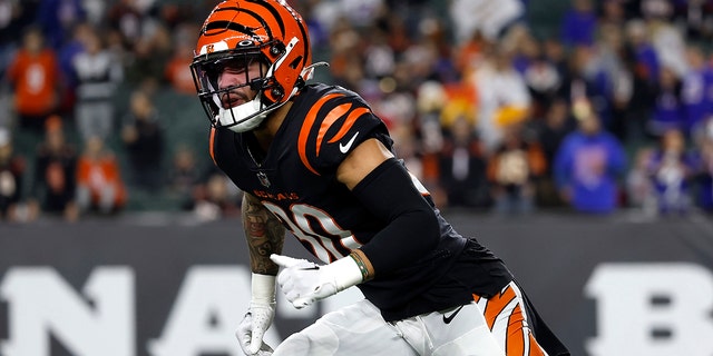 Jessie Bates III #30 of the Cincinnati Bengals warms up prior to the start of the game against the Buffalo Bills at Paycor Stadium on January 2, 2023 in Cincinnati, Ohio.