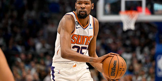 Mar 5, 2023; Dallas, Texas, USA; Phoenix Suns forward Kevin Durant (35) in action during the game between the Dallas Mavericks and the Phoenix Suns at the American Airlines Center.