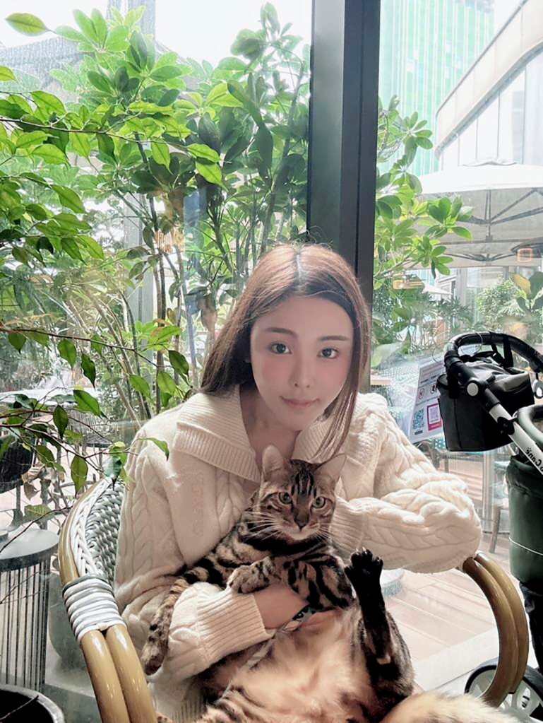 Abby Choi and a cat