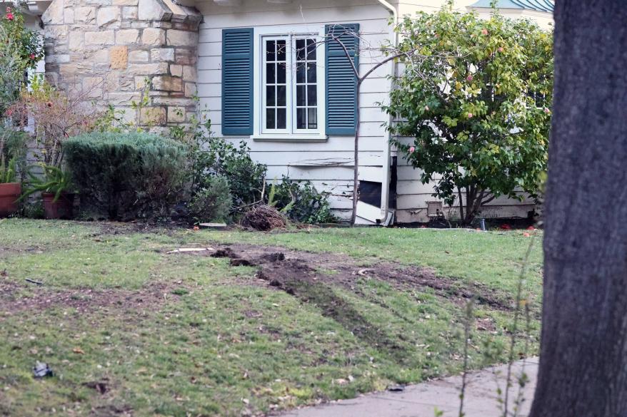 House that Pete Davidson crashed his car into late Saturday.