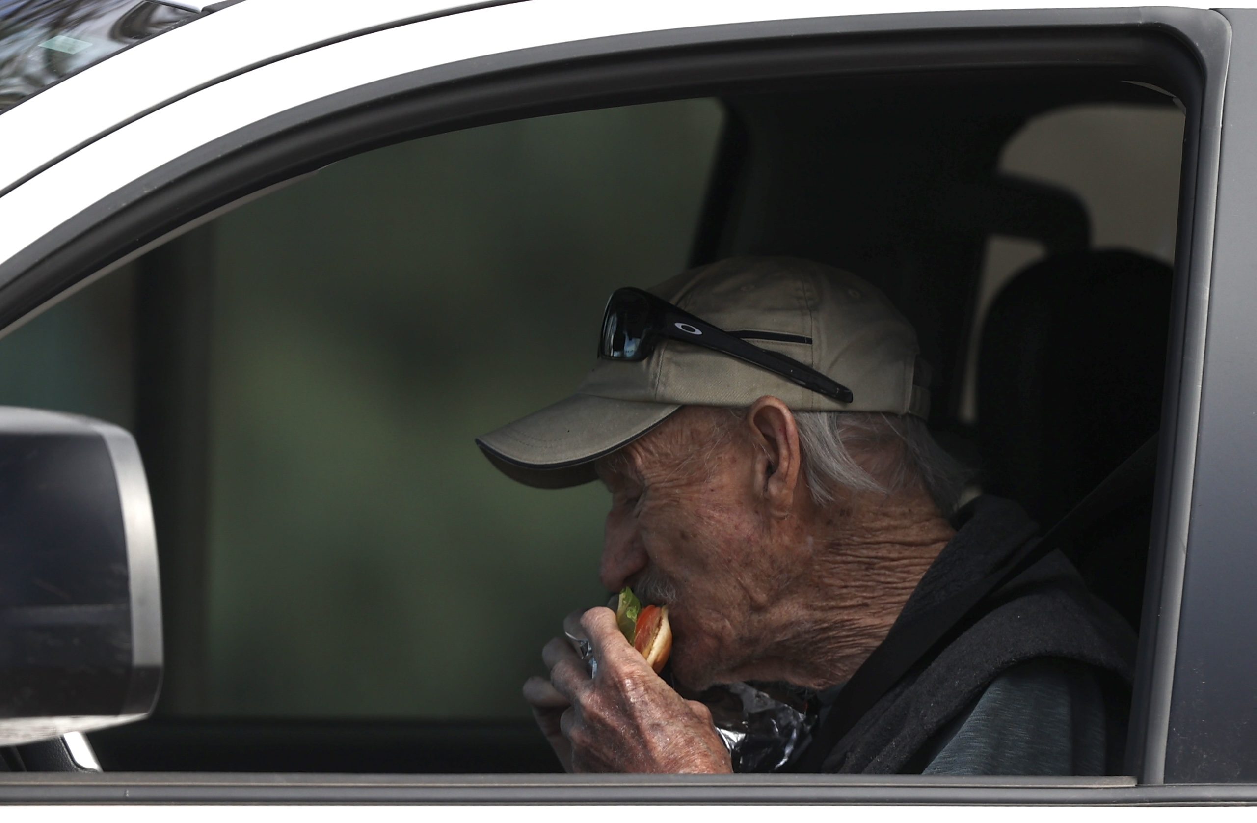 The star chowed down on a chicken sandwich in the Wendy's parking lot. 