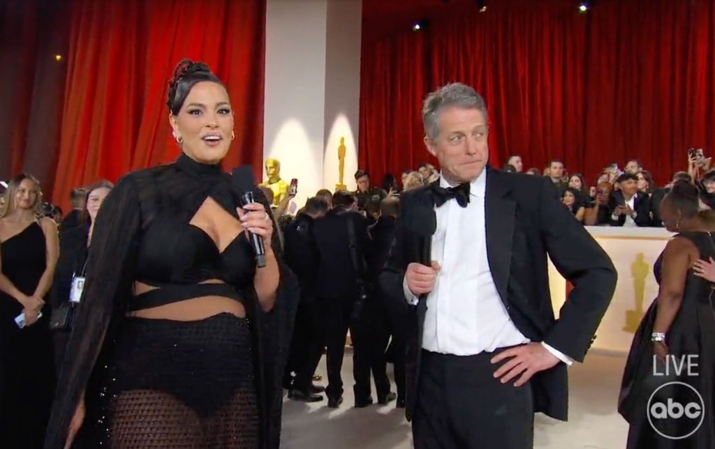 Model Ashley Graham interviewed Hugh Grant during the 2023 Oscars on March 12.