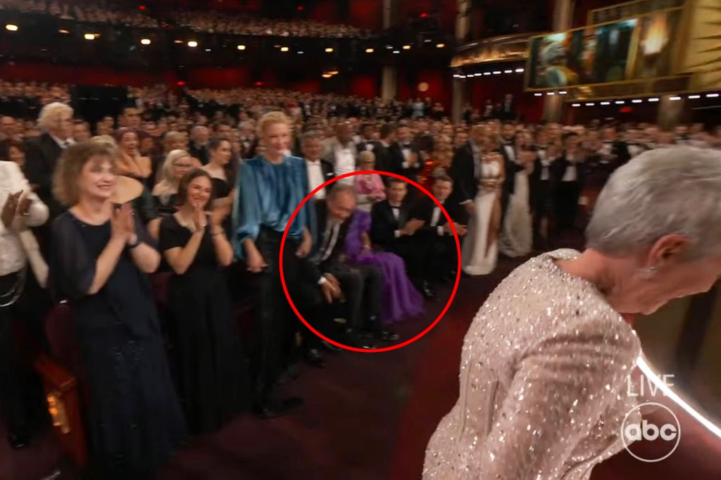 Angela Bassett doesn't stand and clap for Jamie Lee Curtis at the 2023 Oscars.