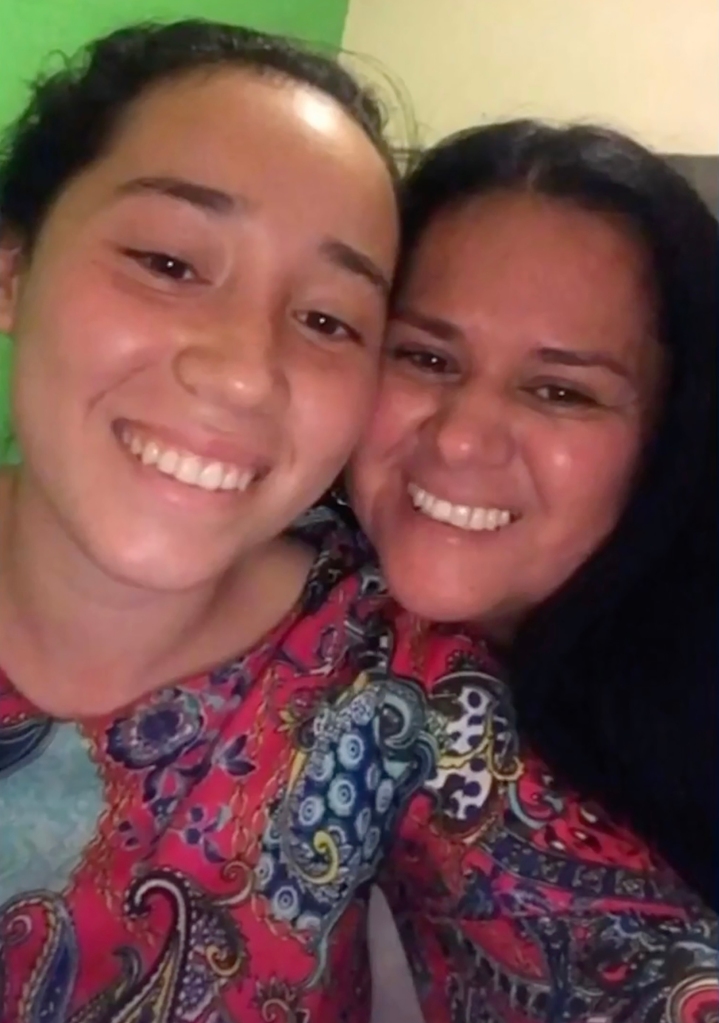 Ana Basalduaruiz with her mother Alejandra Ruiz Zarco