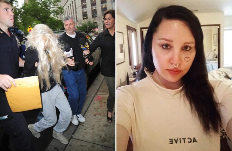 Amanda Bynes on psychiatric hold after naked walk in LA: report