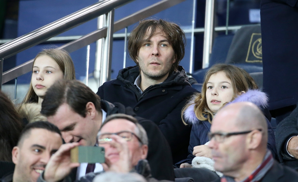 Thomas Mars with his daughters 