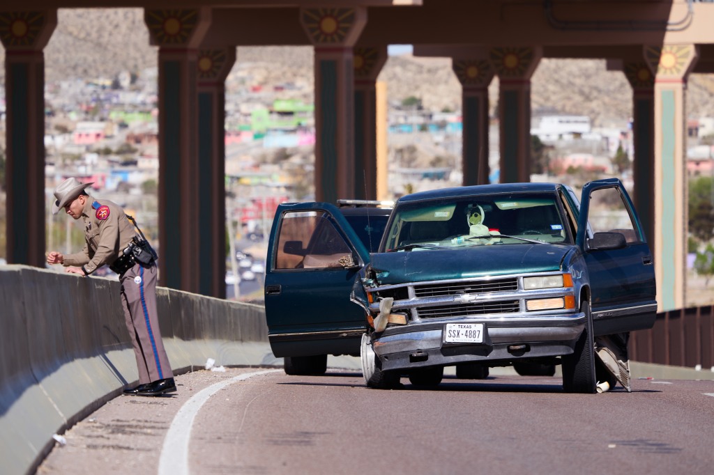 A group of apparent Texas migrants led authorities on a pursuit onto an El Paso overpass, where one man fell, March 22, 2023.