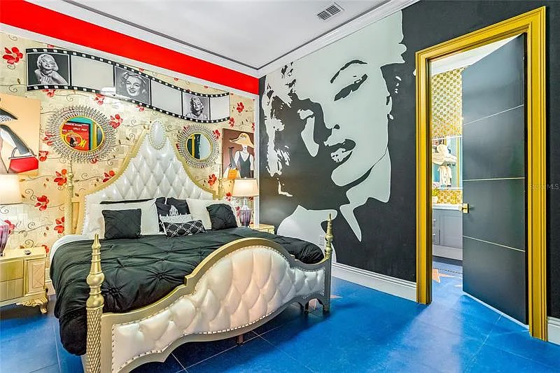Bedroom with Marilyn Monroe decor theme