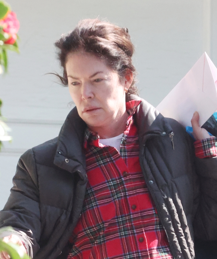 Lara Flynn Boyle looks almost unrecognizable as she runs household errands outside her LA home on the morning of her 53rd birthday.